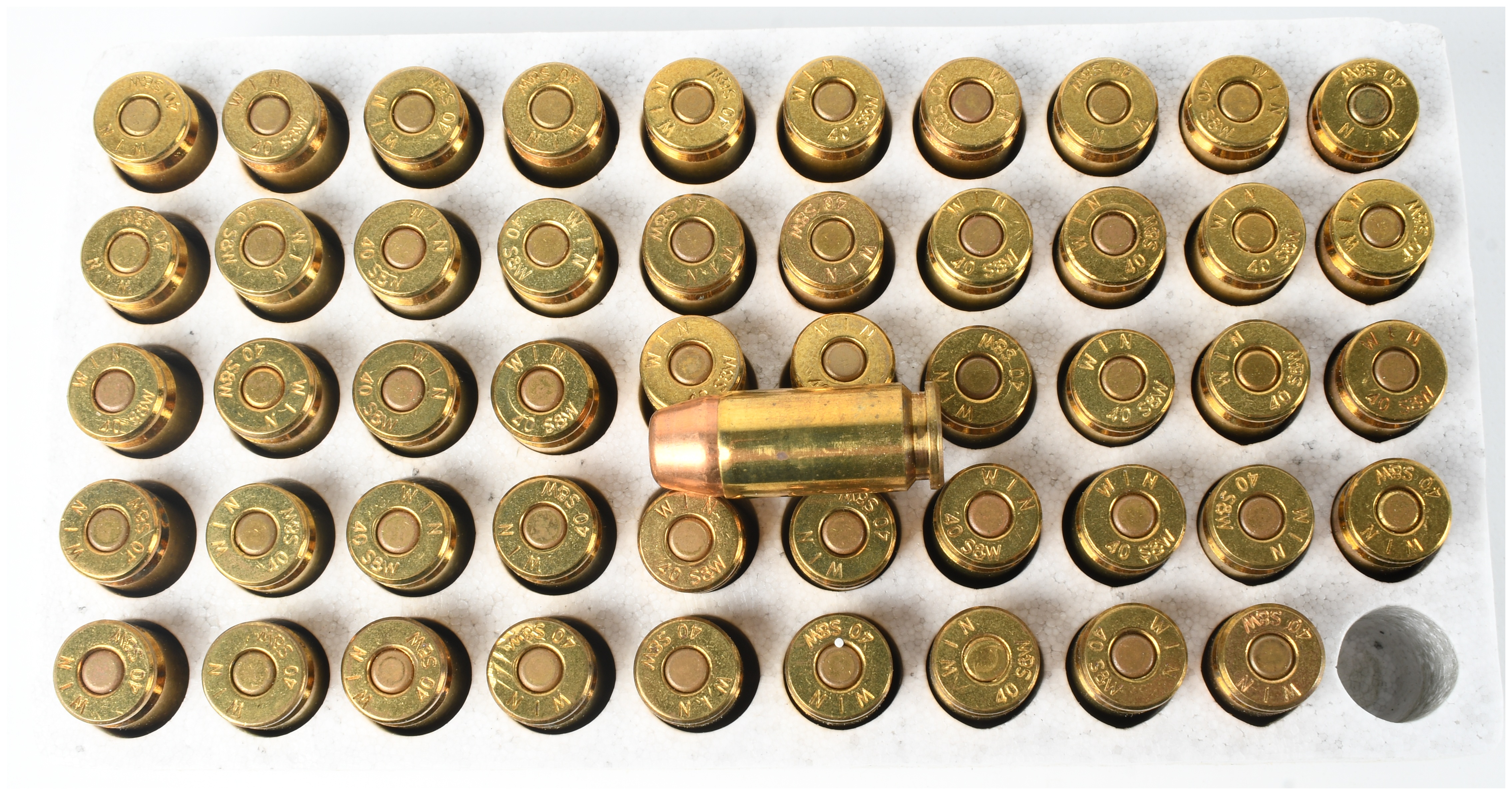 A Lot of 100 Rounds of Winchester Target Full Metal Jacket Ammunition .40 S&W