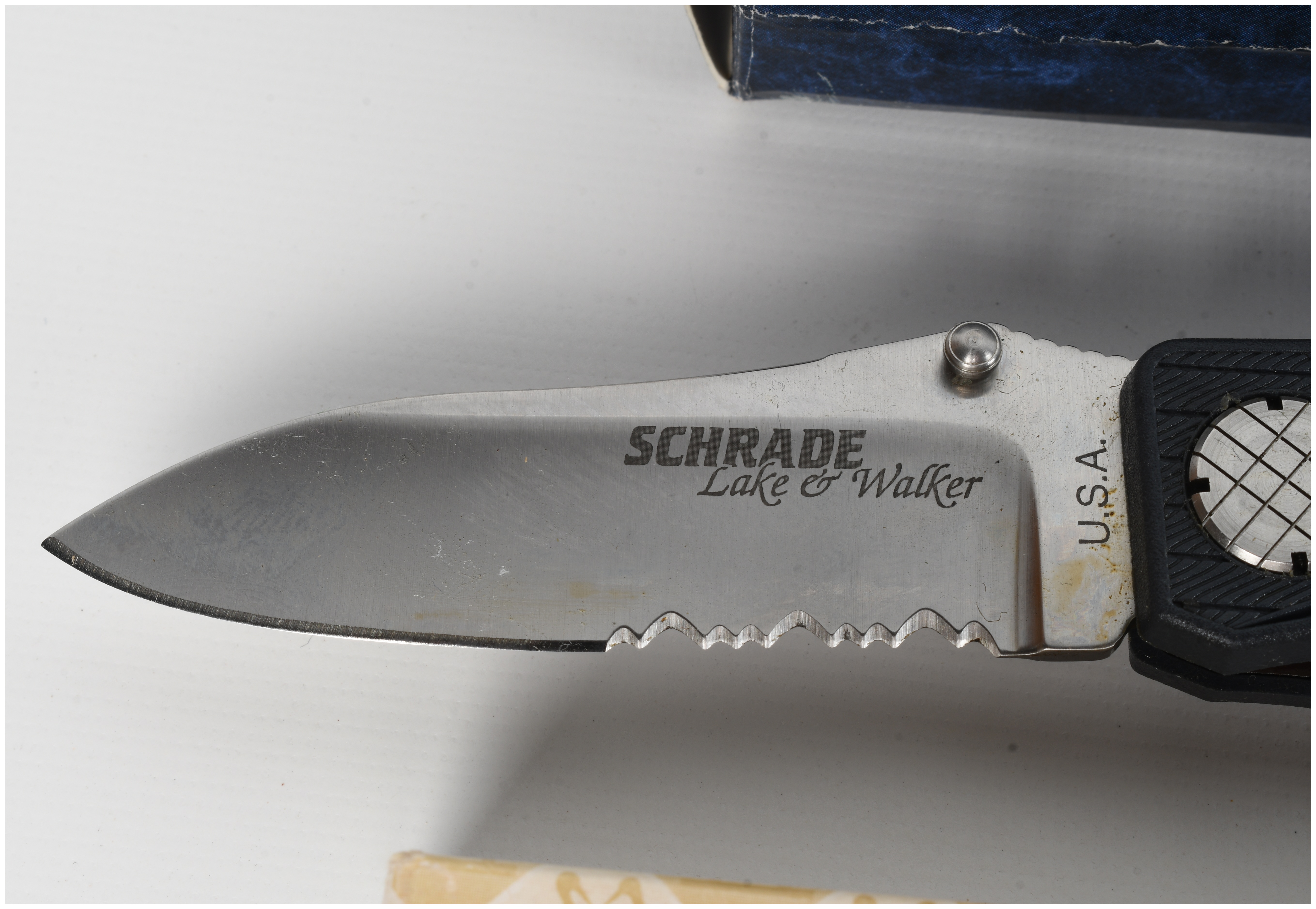 A Collection of Four Pocket Knives Including Schrade Kissing Cranes and Frost Cutlery with Boxes