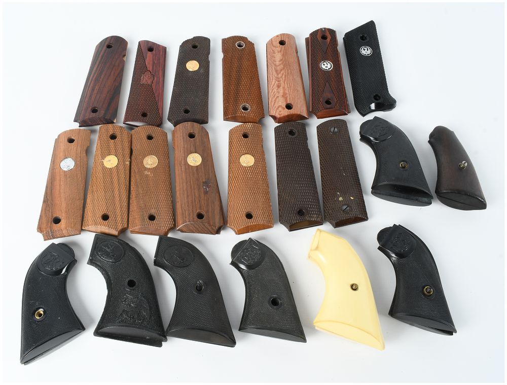 Lot 1271: A Collection of 22 Assorted Pistol and Revolver Grip Panels