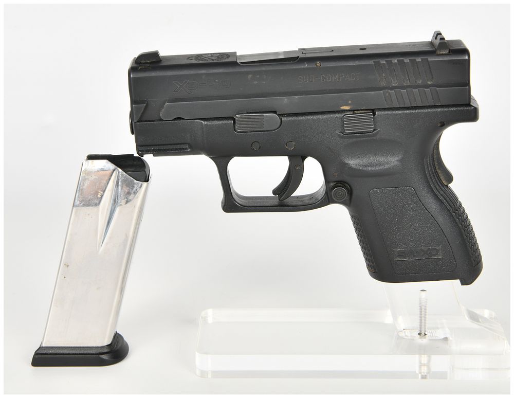 Lot 1449: Springfield Armory XD-40 Sub-Compact Striker-Fired Semi-Automatic Pistol .40 S&W with 3 Inch Barrel