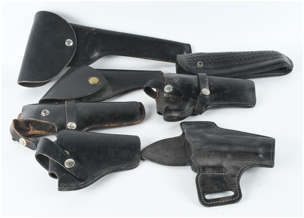 Lot 1478: A Collection of 7 Vintage and Modern Black Leather Gun Holsters Including Bucheimer Heiser and Bianchi