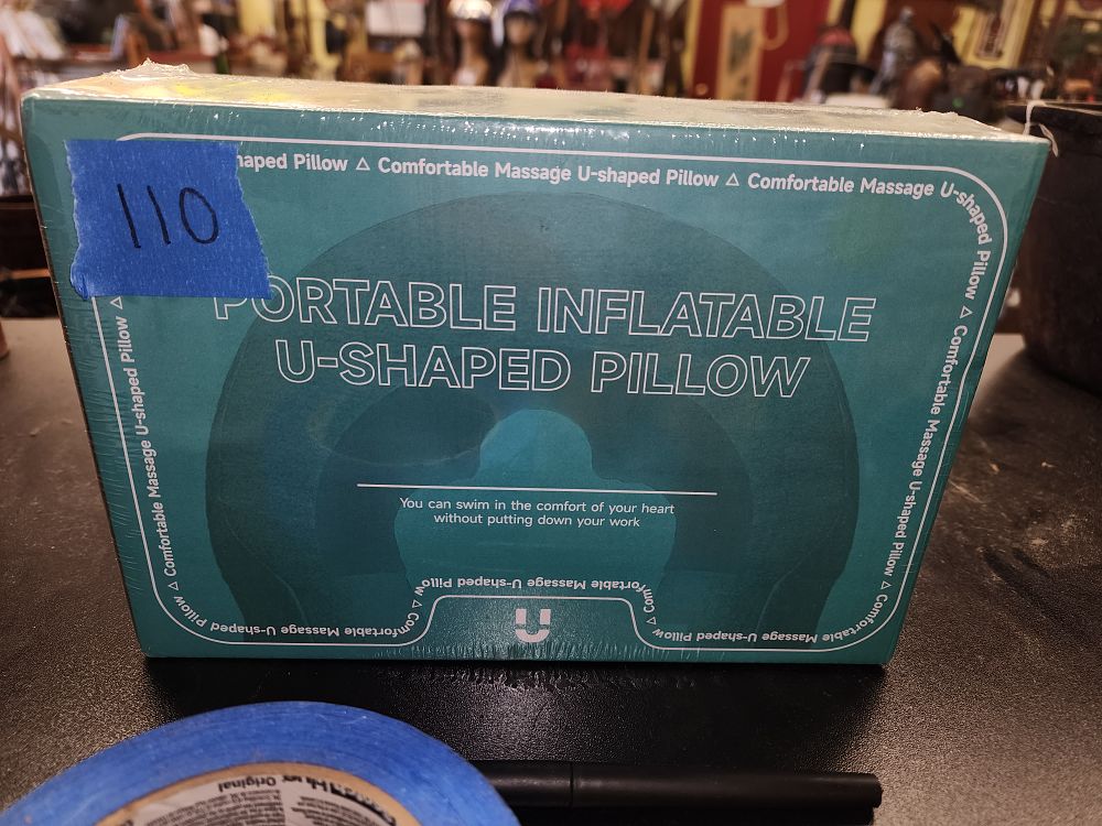 Lot 110: portable neck pillow