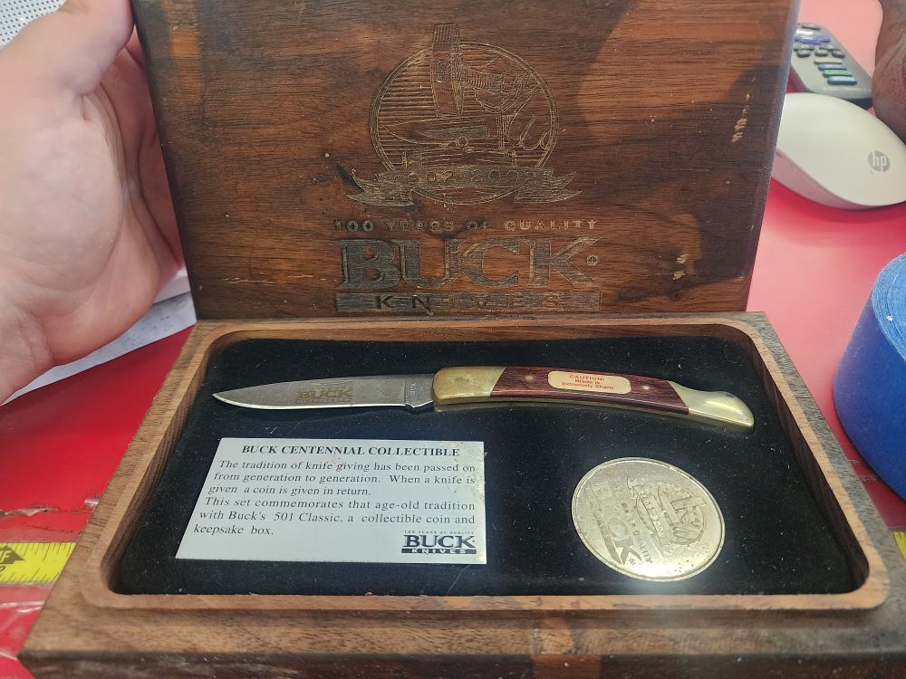 Lot 250: Buck knife 100 years