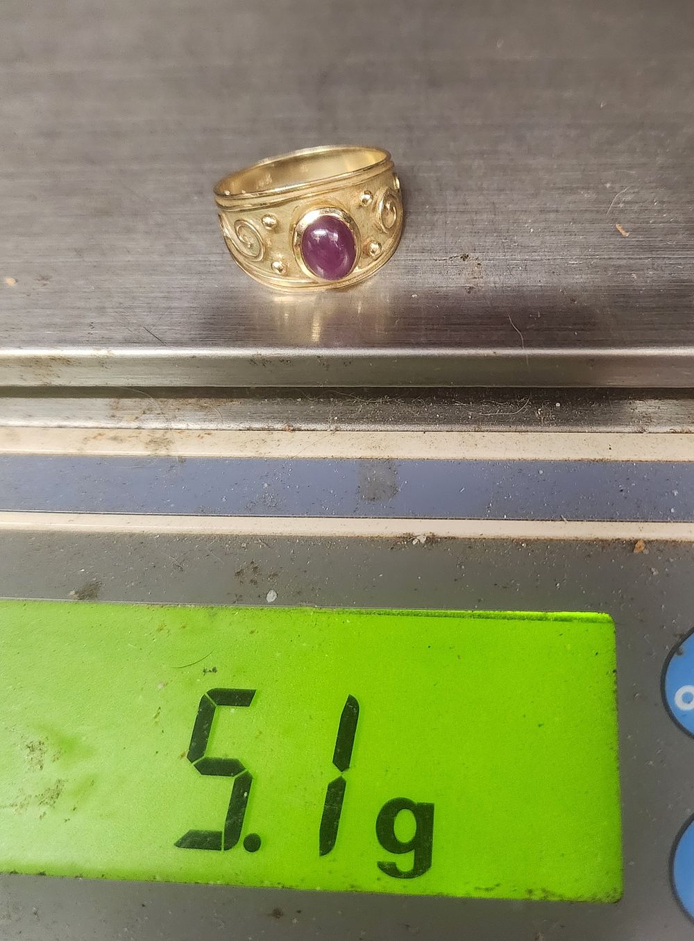 Lot 259: 14k gold ring