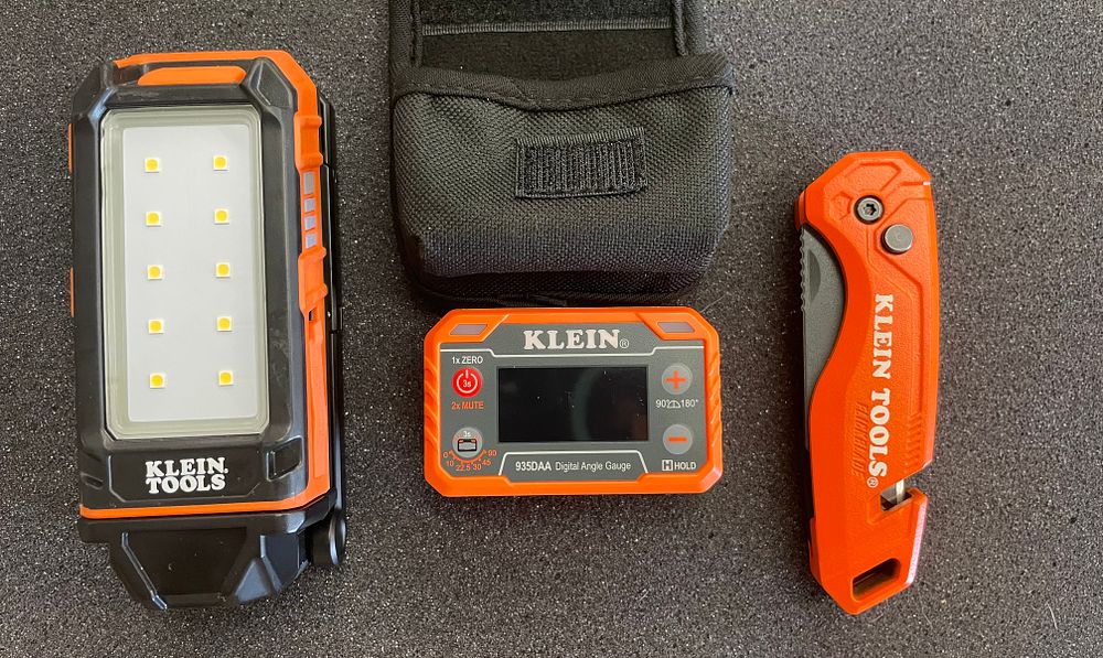 Lot 133: Klein Bundle