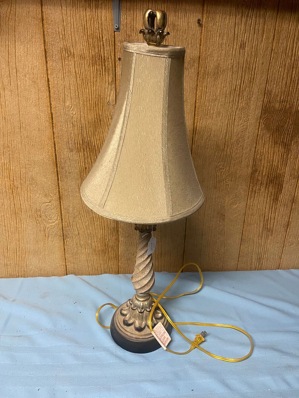 Lot 159: Lamp local pickup