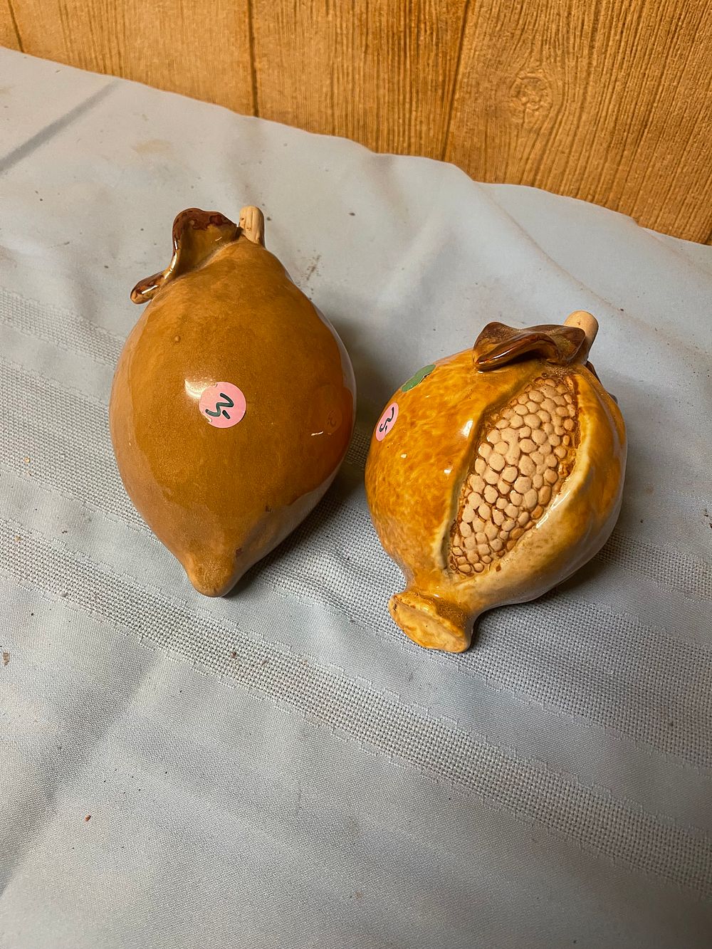 Lot 200: Fruit pottery no shipping