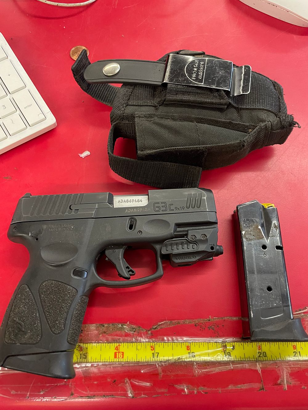 Lot 188: TAURUS G3 WITH OPTICS BATTERY DEAD HOLSTER AND EXTRA CLIP TOO