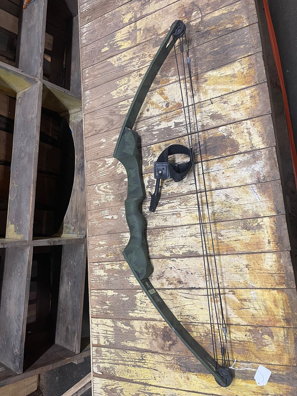 Lot 198: Browning Fox II Bow with Tru Fire Trigger...