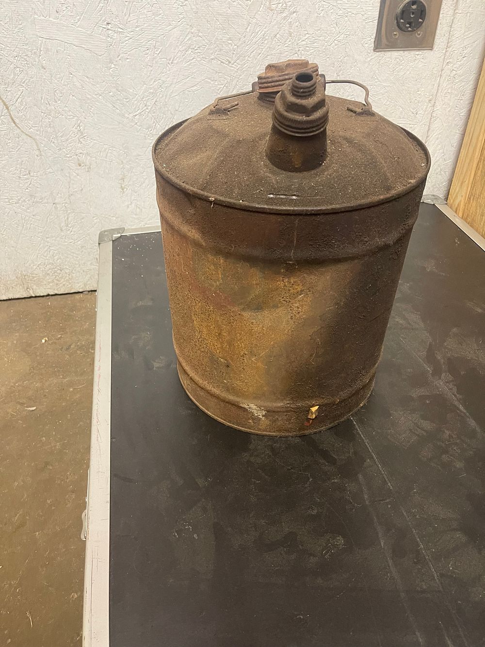 Lot 204: Vintage Gas Can No shipping 
