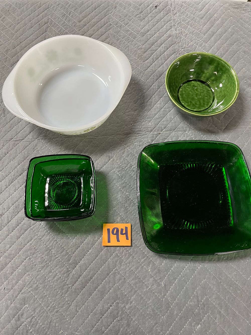 Lot 194: Misc Glass Bundle
(McCoy)