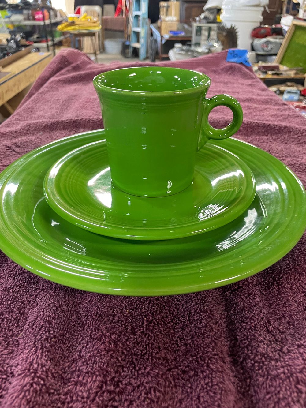 Lot 175: A Three-Piece Homer Laughlin Fiestaware Shamrock Green Dinnerware Set
