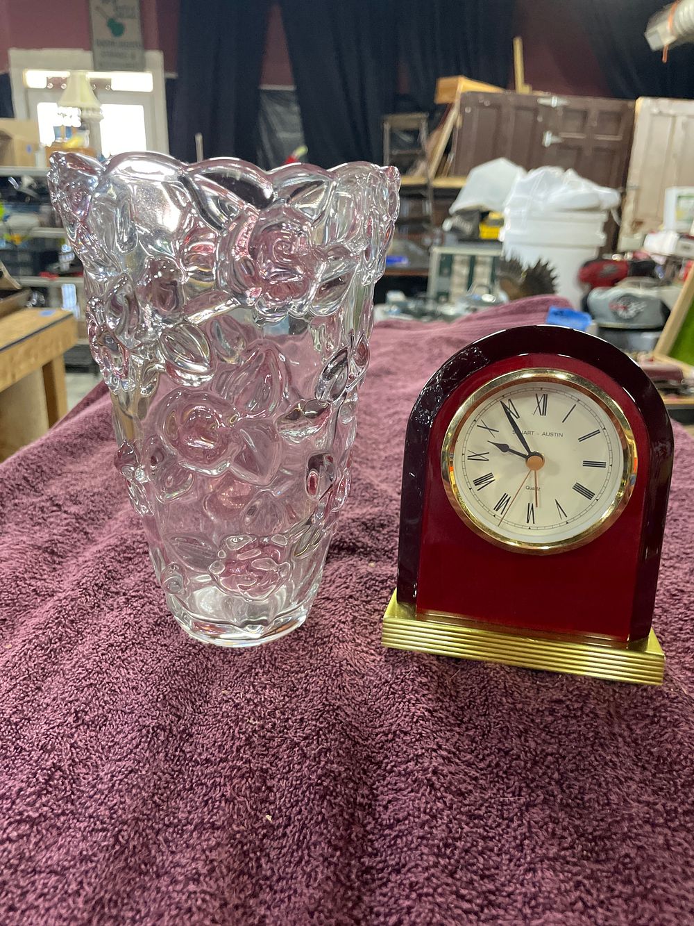 Lot 188: A Mikasa Glass Vase and SMART - AUSTIN Mantel Clock