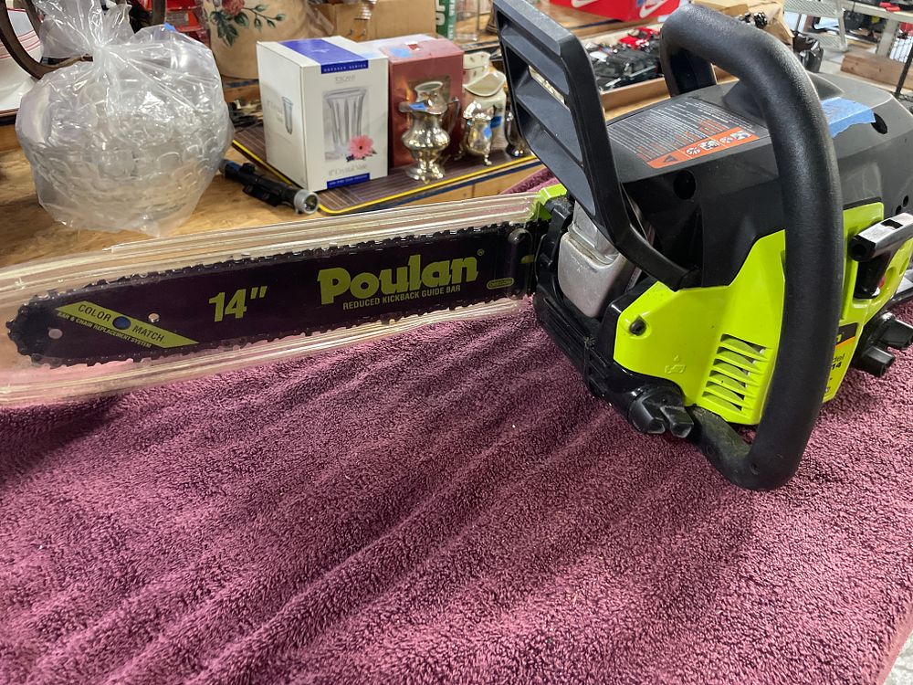 Lot 189: Poulan P3314 33cc/14" Gas Chain Saw
