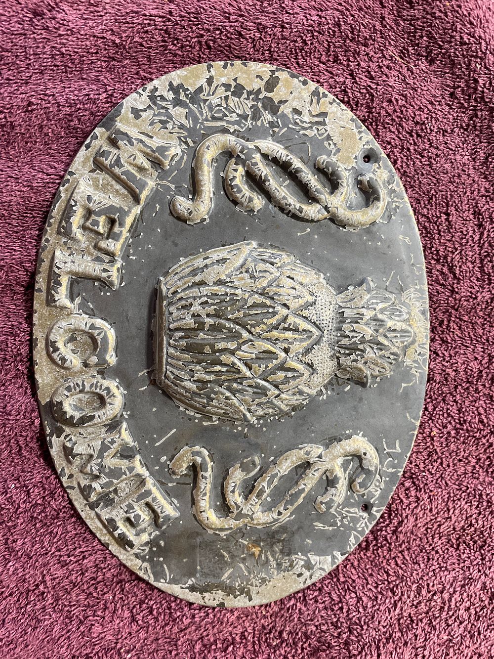 Lot 191: Upper Deck Ltd Handcasted Brass Welcome Pineapple Plaque
