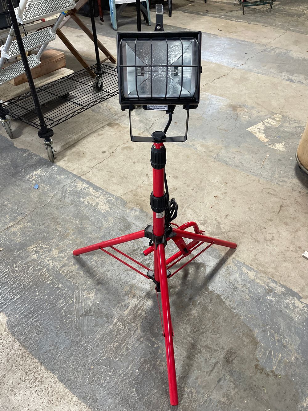 Lot 283: Utilitech 500W Halogen Work Light on Tripod Stand