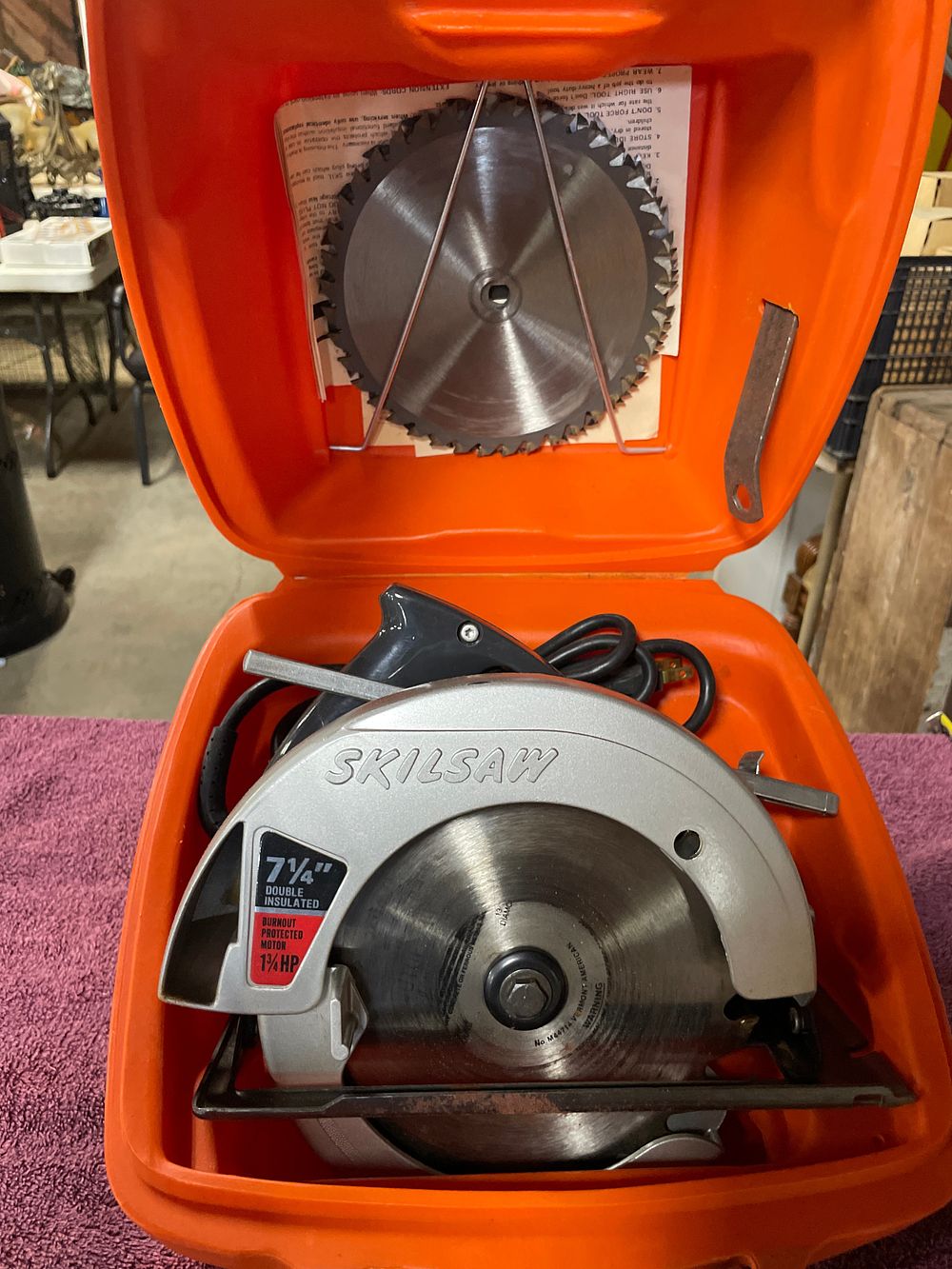 Lot 287: Skilsaw 7 1/4" Circular Saw with Case and Accessories