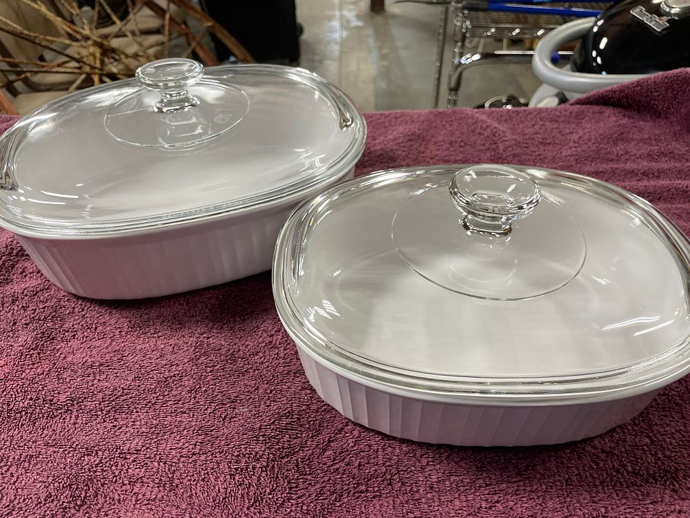 Lot 292: A Pair of Corning Ware French White F-12-B Oval Covered Casserole Dishes