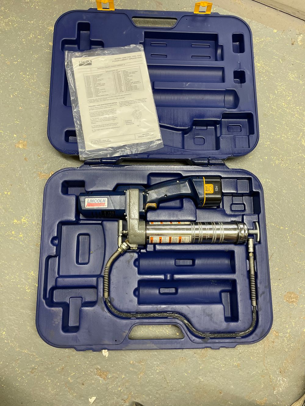 Lot 304: Lincoln PowerLuber Model 1200 Cordless Grease Gun Kit