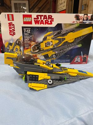 LEGO Star Wars Anakin's Jedi Starfighter 75214 Set. A yellow and dark grey LEGO Star Wars 