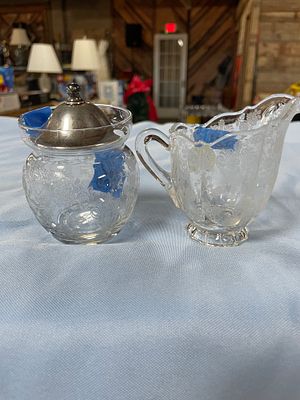 A Pair of Cambridge Clear Glass Creamer and Sugar Bowl. A clear glass creamer and sugar bowl 