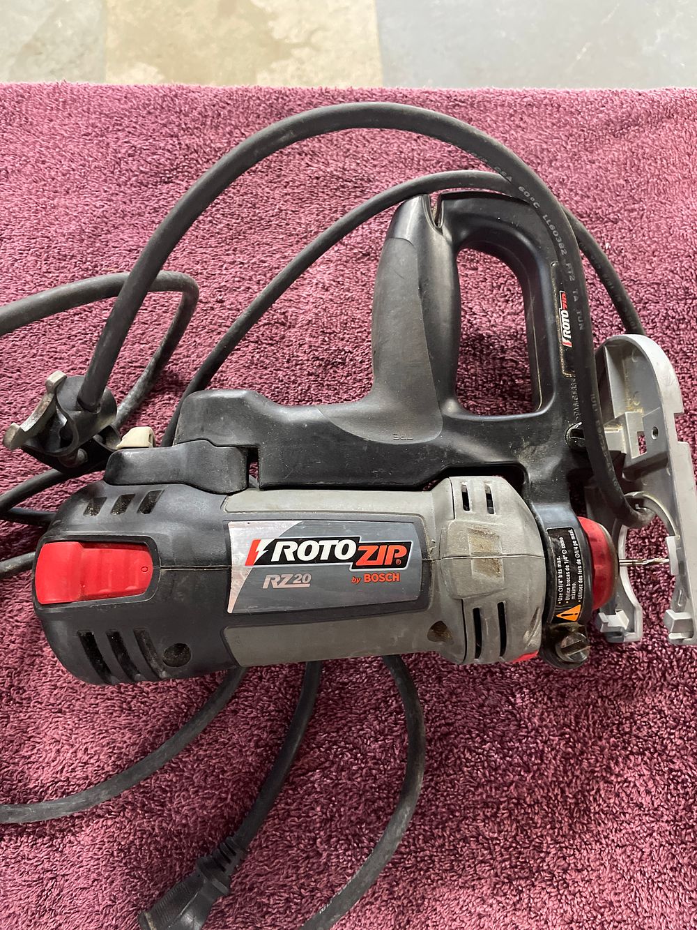 Lot 162: BOSCH RotoZip RZ20 Corded Rotary Cutting Tool Kit, A Collection of 9 Items