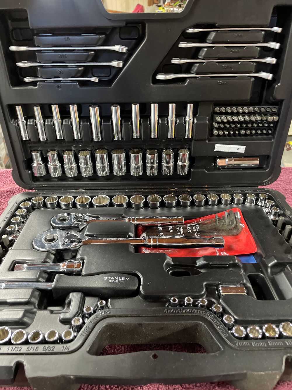 Lot 197: STANLEY 173-Piece Mechanics Tool Set in Molded Carrying Case