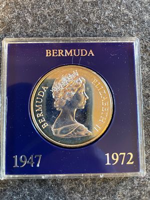 1972 Bermuda Royal Silver Wedding Anniversary One Dollar Coin. A 925 1972 Bermuda commemorative 