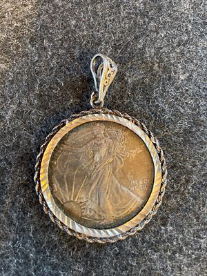 1995 silver eagle in 925 bezel,
Rainbow toned beautiful!! 37.4 grams total weight. A United 