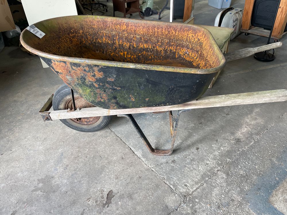 Lot 153: True Temper by Jackson C6/C6K Contractor's Wheelbarrow