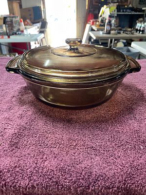 Anchor Ovenware Amber Glass 2 Quart Casserole Dish with Lid. An amber glass round casserole dish 
