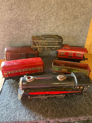 A Collection of Vintage Marx Tinplate Toy Train Cars. A group of lithographed tinplate O gauge 