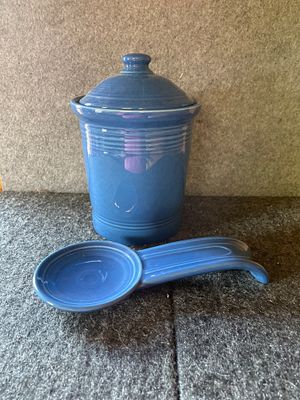 A Pair of Fiesta Lapis Blue Ceramic Kitchenware Items. A pair of Fiesta Lapis blue ceramic 