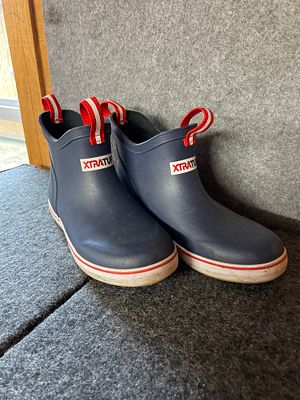 A Pair of XTRATUF Kids Ankle Deck Boots Size 3M. A pair of navy blue XTRATUF Kids Ankle Deck 