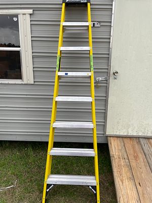 Louisville 8 ft Fiberglass Stepladder Model W-3118-08. A yellow and silver Louisville fiberglass 