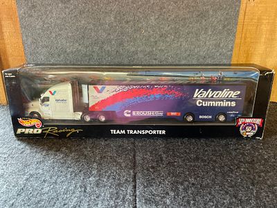 Hot Wheels PRO Racing Valvoline Mark Martin Team Transporter. A 1:64 scale die-cast semi-truck 