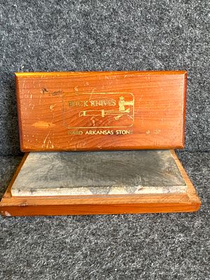Buck Knives Hard Arkansas Stone Model 135 in Wooden Box. A Buck Knives Hard Arkansas Stone model 