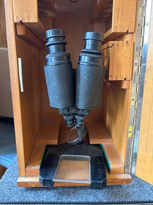 Dew&ouml;hler Kassel Prilux 2.5x Binocular Optical Instrument with Stand. A German-made Dew&ouml;hler 