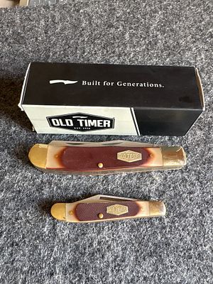 Two Old Timer Folding Pocket Knives with Original Box. Two Old Timer folding pocket knives 