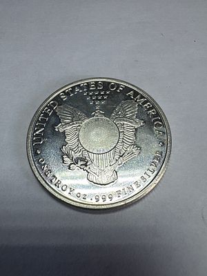 Sunshine Minting Inc. One Troy Ounce .999 Fine Silver Bullion Round. A private mint silver 