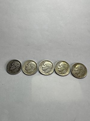 A Group of Five US Silver Roosevelt Dimes, 1950-1964. A group of five US Roosevelt dimes 