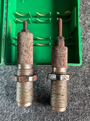 A Set of RCBS 8mm x 60 J / .318 Full Length Two-Die Reloading Set. This set of ammunition 