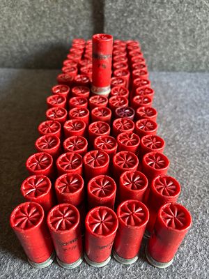 71 Winchester Universal 12 Gauge Shotgun Shells. A lot consisting of 71Winchester brand shotgun 