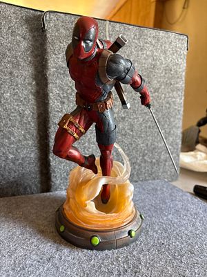 Diamond Select Toys Marvel Deadpool Gallery PVC Statue. A Marvel Deadpool collectible statue 
