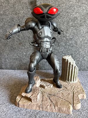 Diamond Select Toys DC Gallery Black Manta PVC Diorama Statue. A Diamond Select Toys (DST) DC 