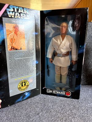 Kenner Star Wars Collector Series 12-Inch Luke Skywalker Action Figure. This 12-inch scale 