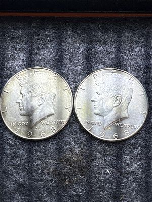 A Pair of US 1968-D Kennedy Half Dollars, 40% Silver. This lot consists of a pair of US Kennedy 