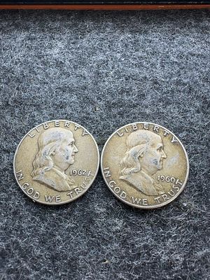 A Pair of US Benjamin Franklin Silver Half Dollars, 1960-D and 1962-D. This lot consists of a 