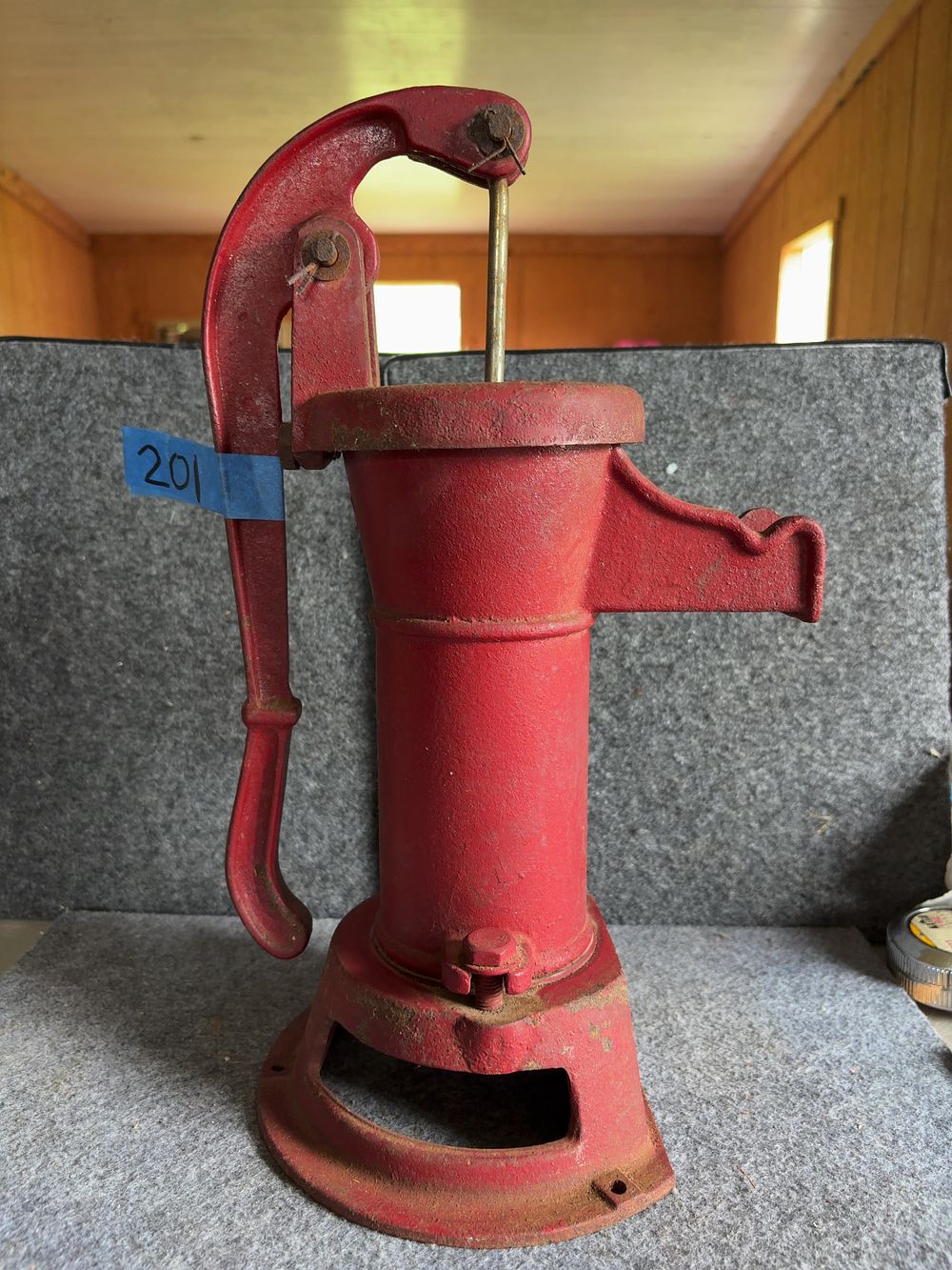 Lot 191: Vintage Cast Iron Hand-Operated Pitcher Pump