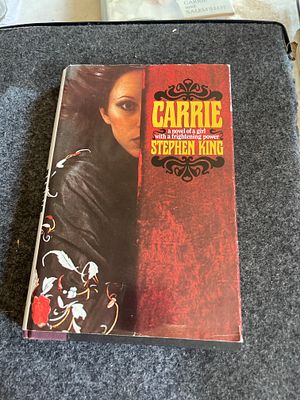 Carrie an original novel by Stephen King it an early copy in great condition pages are white 